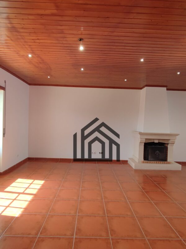 1740655954694 1740655954694